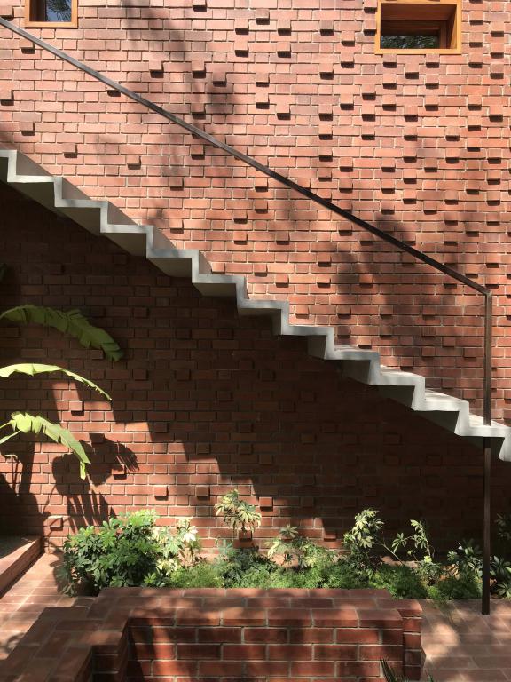 an eye-catching Advocate’s Office in Pune, Maharashtra